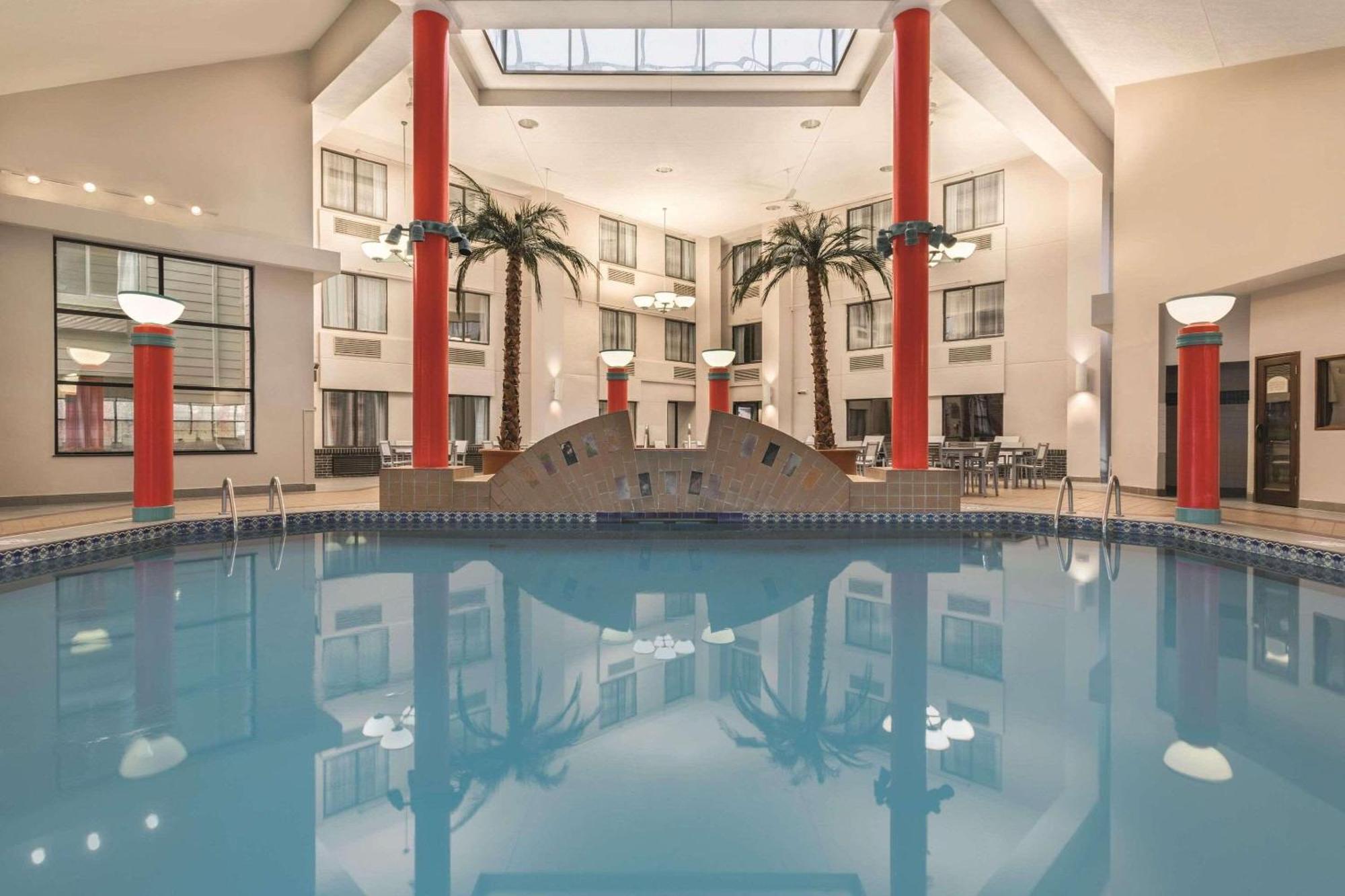 Country Inn & Suites By Radisson, Erie, Pa Kearsarge ภายนอก รูปภาพ